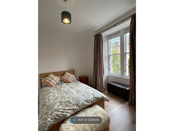 2 Bedroom Flat To Rent In Grassmarket, Edinburgh, EH1