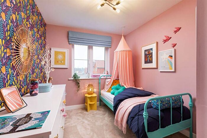 3 Bedroom End Of Terrace House For Sale In Meadowview Road, London, SW20