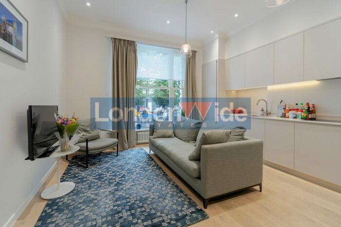 2 Bedroom Flat To Rent In St Stephens Gardens, London, W2