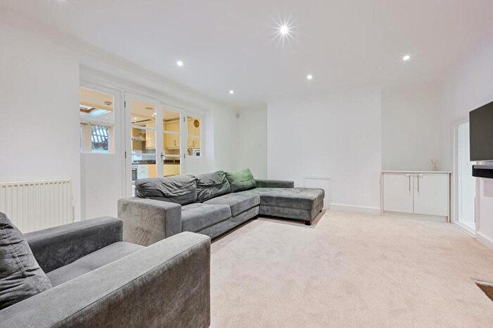 2 Bedroom Flat To Rent In Dennington Park Road, West Hampstead, NW6