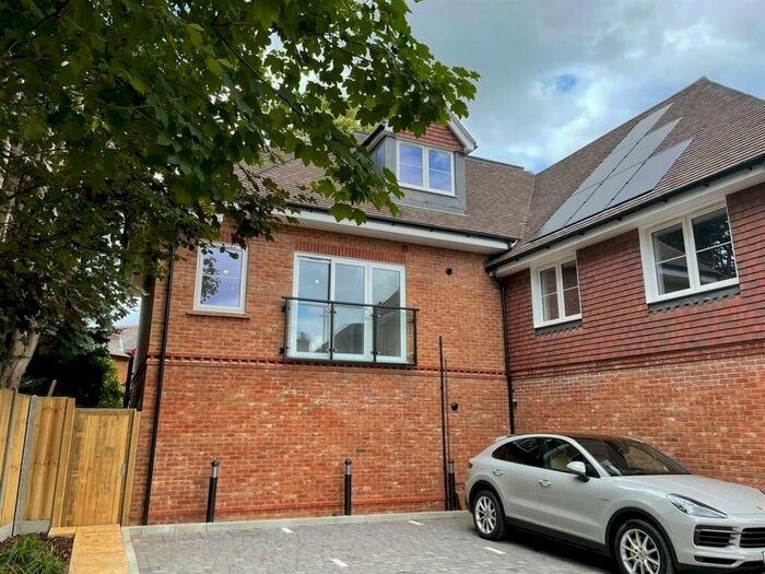 1 Bedroom Apartment To Rent In Woking, GU21