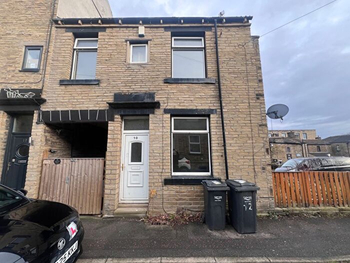 3 Bedroom Terraced House To Rent In Hey Street, Brighouse, West Yorkshire, HD6