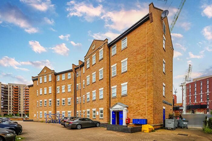 1 Bedroom Flat To Rent In Quayside House, Town Quay Wharf, Barking, IG11