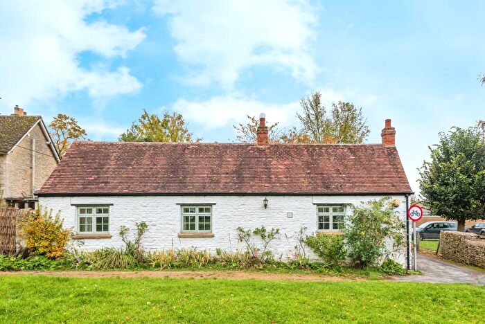 4 Bedroom Detached Bungalow For Sale In The Green, Cassington, Witney, OX29