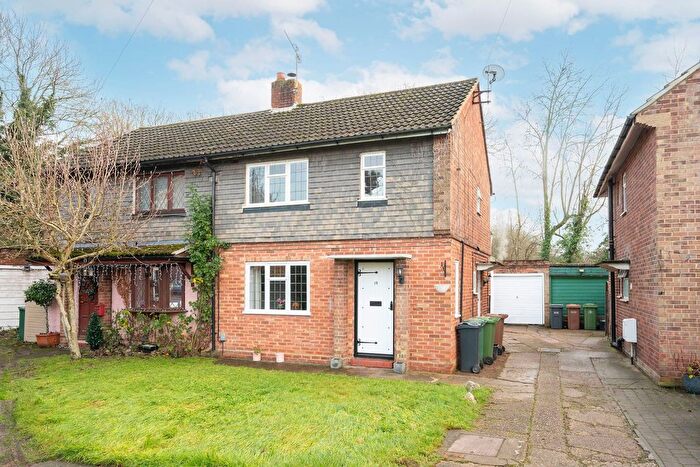 3 Bedroom Semi Detached House For Sale In Haroldslea Close, Horley, RH6