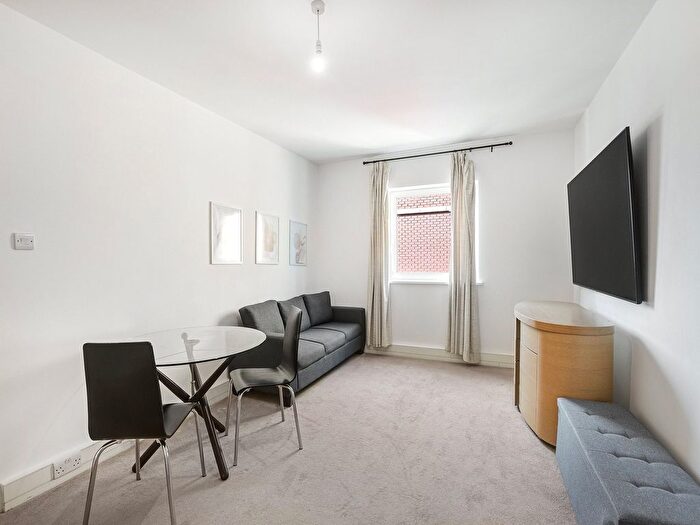1 Bedroom Flat To Rent In Hotel Apartments, Chelsea Village, SW6