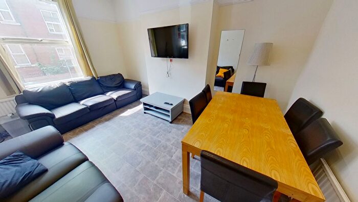 4 Bedroom Terraced House To Rent In Norville Terrace, Headingley, Leeds, LS6