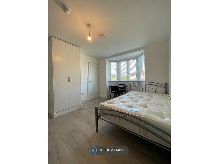 Studio To Rent In Queensland Avenue, London, N18