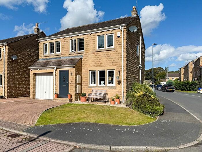 4 Bedroom Link Detached House For Sale In Holmebank Mews, Brockholes, Holmfirth, HD9