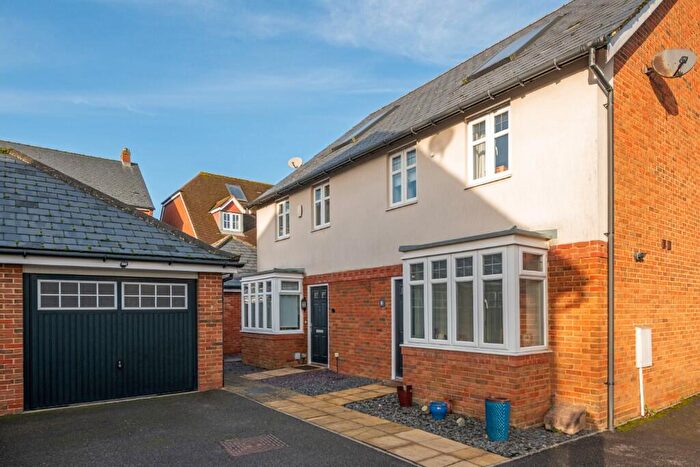 3 Bedroom Semi-Detached House For Sale In Newman Road, Horley, Surrey, RH6