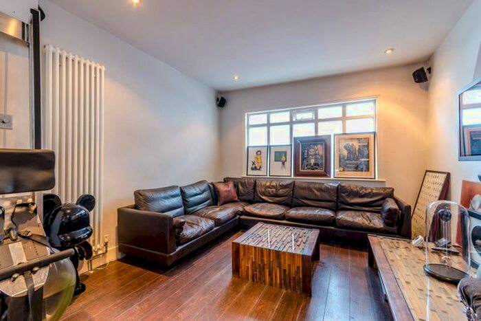 3 Bedroom Property To Rent In Crawthew Grove, East Dulwich, London, SE22