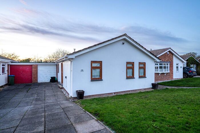 3 Bedroom Semi Detached House To Rent In Chantry Avenue, Hartley, Longfield, Kent, DA3