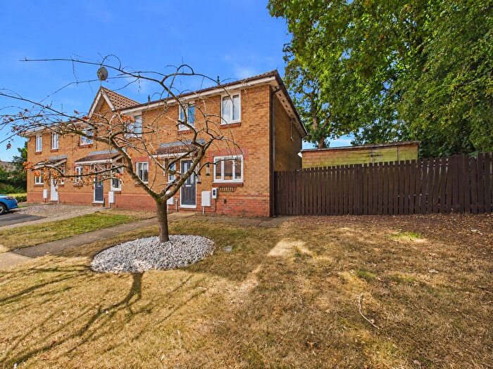 3 Bedroom End Terrace House For Sale In Oak Grove, Daventry, NN11