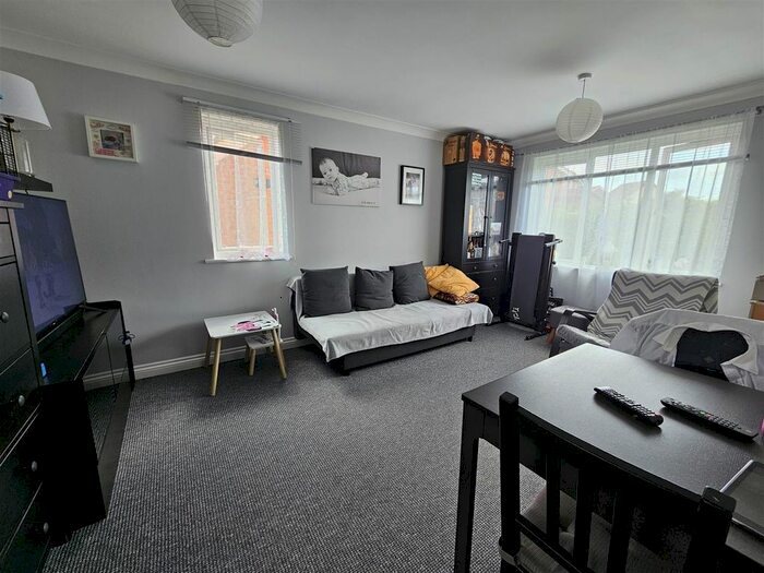 2 Bedroom Flat To Rent In Worthing Close, Grays, RM17