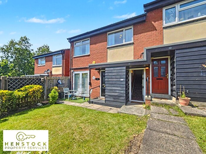 2 Bedroom Maisonette For Sale In Larkhill Court, Middleton, Manchester, M24