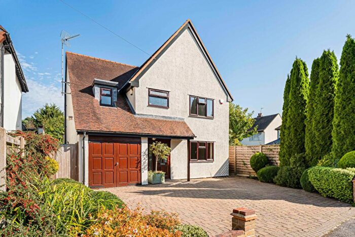 4 Bedroom Detached House For Sale In Heath Road, Potters Bar, EN6
