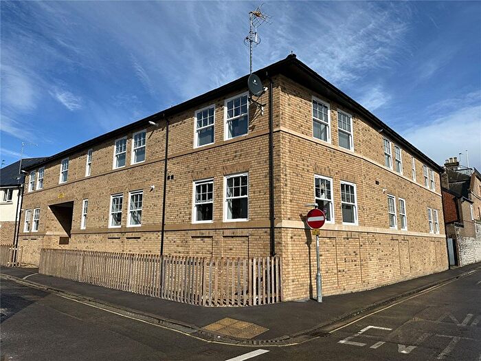 2 Bedroom Flat To Rent In Wood Street, Taunton, Somerset, TA1