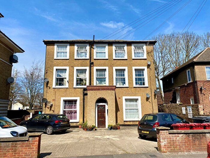 Flat To Rent In Clifton Road, SL1