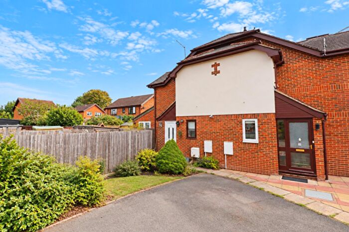 1 Bedroom House For Sale In Barn Meadow Close, Church Crookham, Fleet, GU52