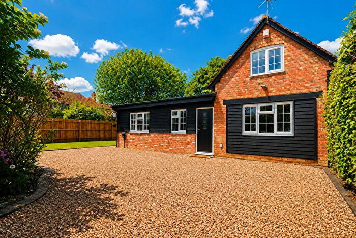2 Bedroom Coach House For Sale In Greenfield Avenue, Northampton, NN3