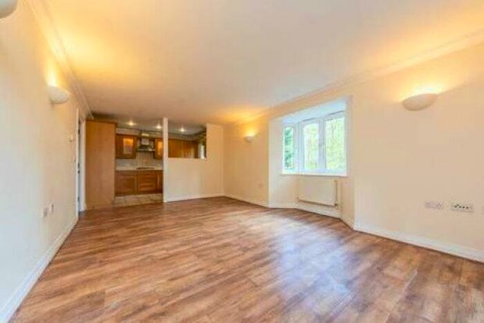 2 Bedroom Flat To Rent In Oakhurst Court, Kenley, CR8