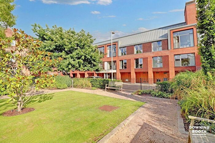 2 Bedroom Flat For Sale In Monks Close, Lichfield, WS13