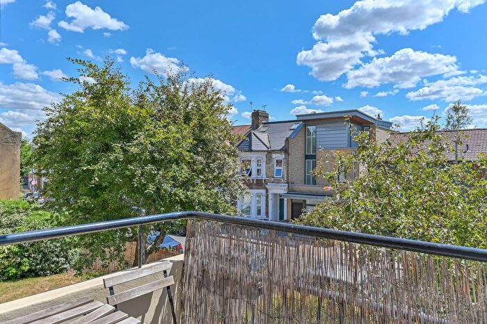 Studio To Rent In Alfred Butt House, Tooting Bec, London, SW17