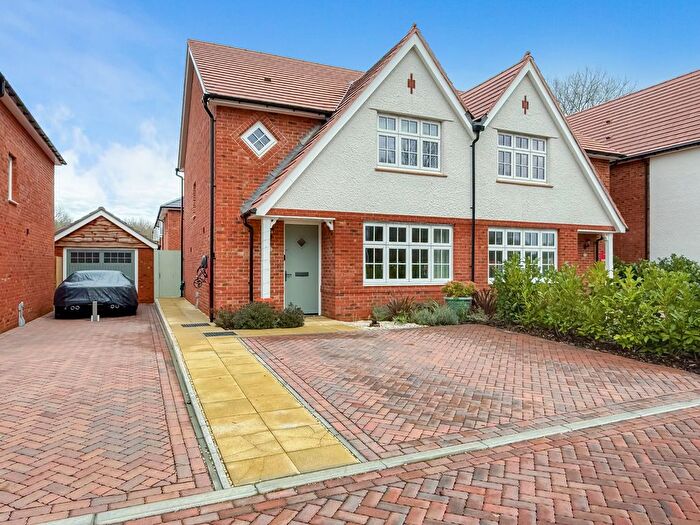 3 Bedroom Semi-Detached House For Sale In Stirrup Chase, Lewes, BN8