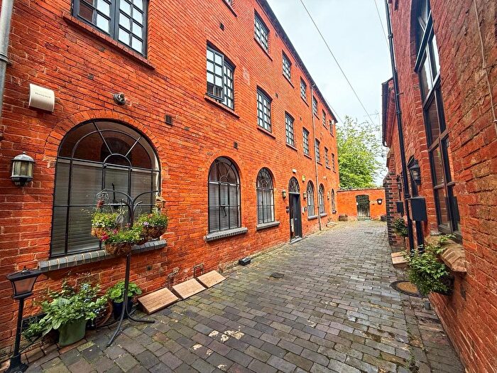 2 Bedroom Flat To Rent In Prospect Hill, Redditch, B97