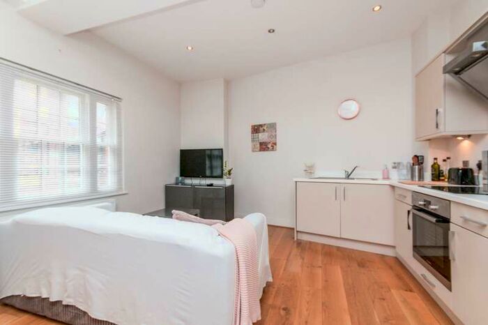 1 Bedroom Apartment To Rent In Windover Mews, Cross Street, RG21