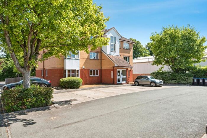 2 Bedroom Flat For Sale In Bedford Road, Hitchin, Hertfordshire, SG5