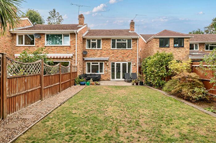 3 Bedroom End Of Terrace House For Sale In Bailey Close, Windsor, SL4