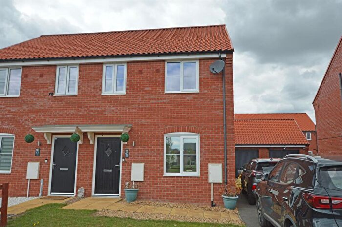 3 Bedroom Semi-Detached House For Sale In Crease Drove, Crowland, Peterborough, PE6