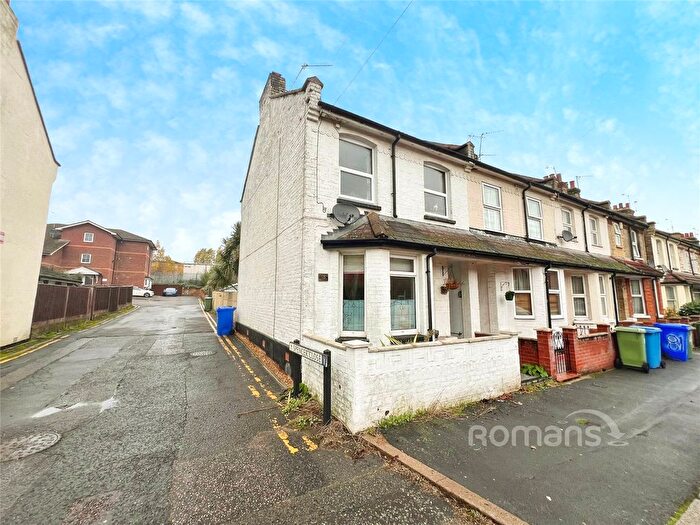 2 Bedroom Flat For Sale In St. Georges Road, Aldershot, Hampshire, GU12