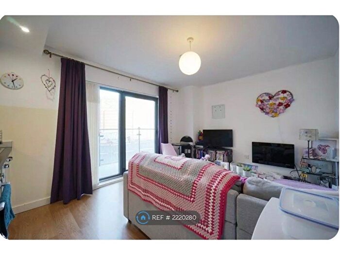 1 Bedroom Flat To Rent In Skyline, Leeds, LS9
