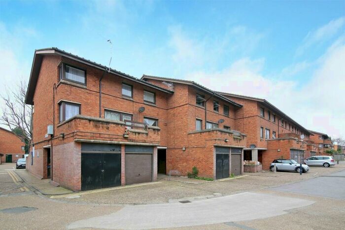 1 Bedroom Flat To Rent In Mary Datchelor Close, , London, SE5