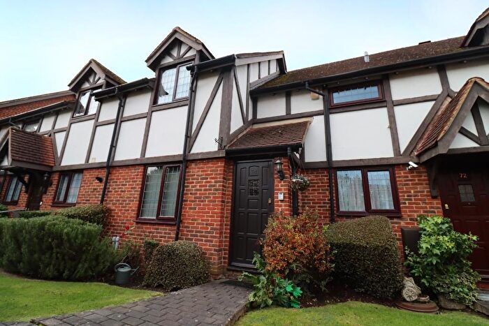 2 Bedroom Maisonette For Sale In Priory Field Drive, Edgware, Middlesex, HA8