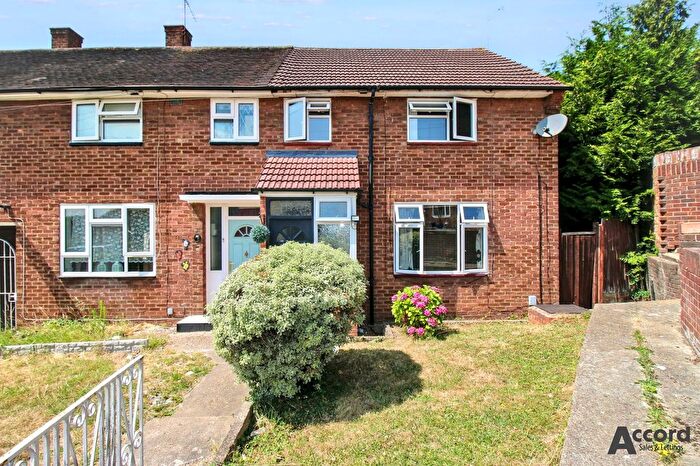 3 Bedroom End Of Terrace House To Rent In Dudley Gardens, Romford, RM3