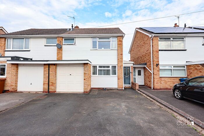 3 Bedroom Semi-Detached House For Sale In Reindeer Road, Fazeley, Tamworth, B78