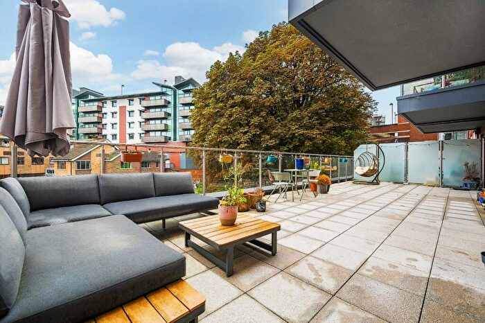 2 Bedroom Apartment For Sale In The Colonnade, Maidenhead, SL6
