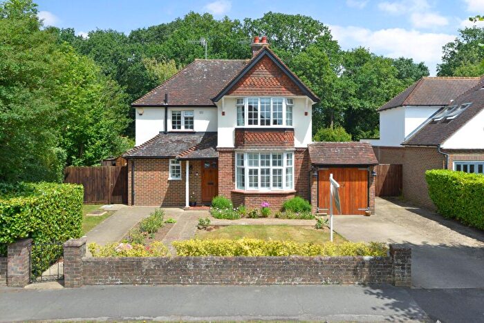 3 Bedroom Detached House For Sale In New Park Road, Cranleigh, GU6