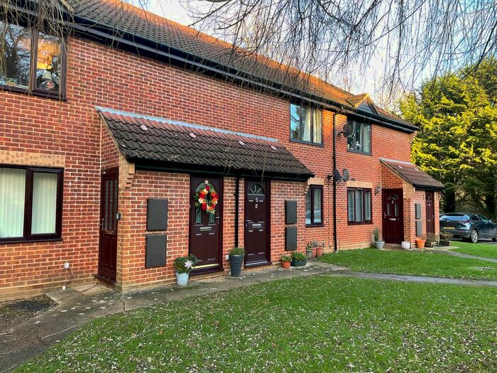 1 Bedroom Flat To Rent In The Willows, Nursery Gardens, Chandler's Ford, Eastleigh, SO53