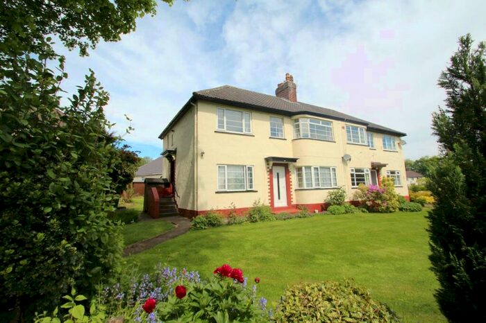 2 Bedroom Flat To Rent In New Adel Lane, Leeds, West Yorkshire, Uk, LS16