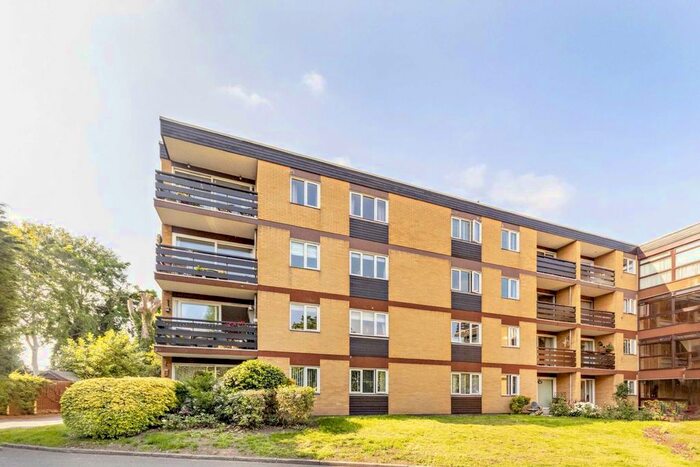 2 Bedroom Flat To Rent In Thames Street, Sunbury-On-Thames, TW16