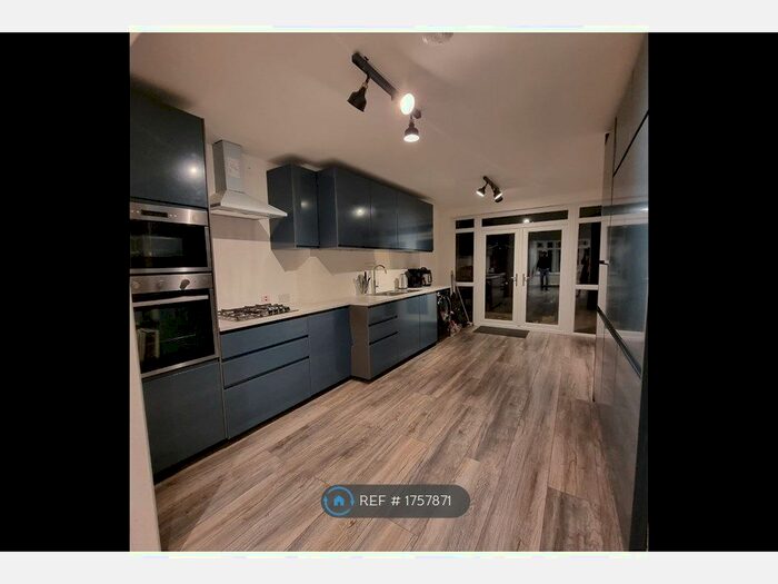 3 Bedroom Semi-Detached House To Rent In Ilchester Road, Dagenham, RM8