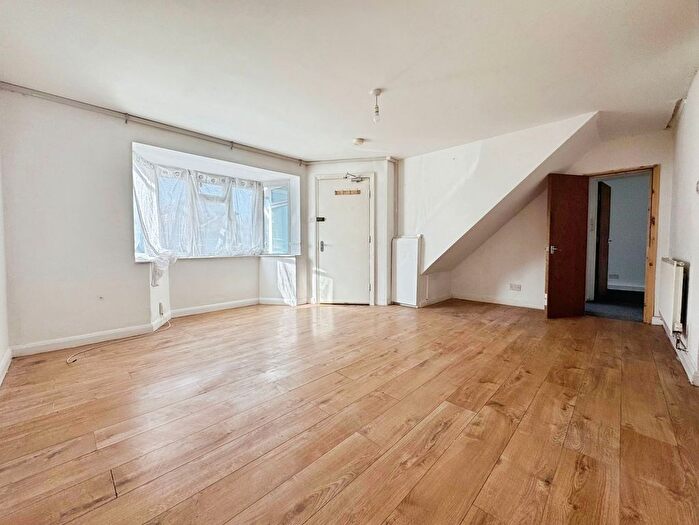 3 Bedroom Property To Rent In Sheppard Close, Enfield, EN1