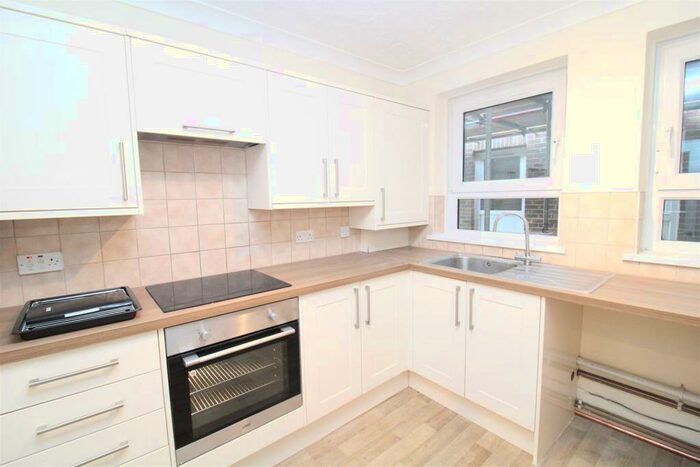2 Bedroom Flat To Rent In Grange Close, Brighton, BN1