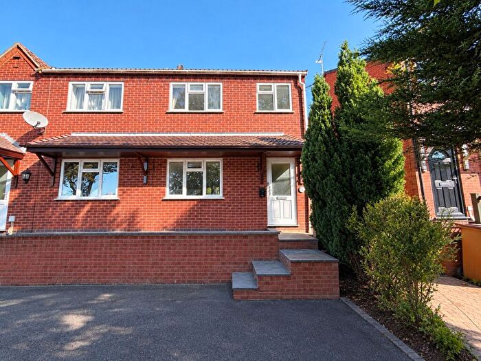 3 Bedroom Semi-Detached House To Rent In Bank Street, Castle Gresley, DE11