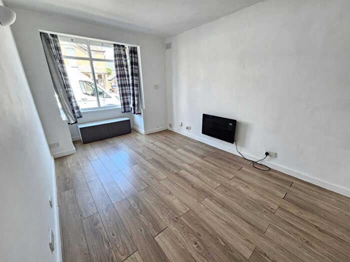 1 Bedroom Apartment To Rent In Cambridge Road, Dorchester, DT1