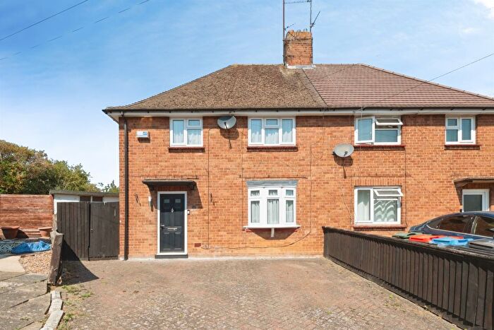 3 Bedroom Semi Detached House For Sale In Whaddon Road, Newport Pagnell, MK16